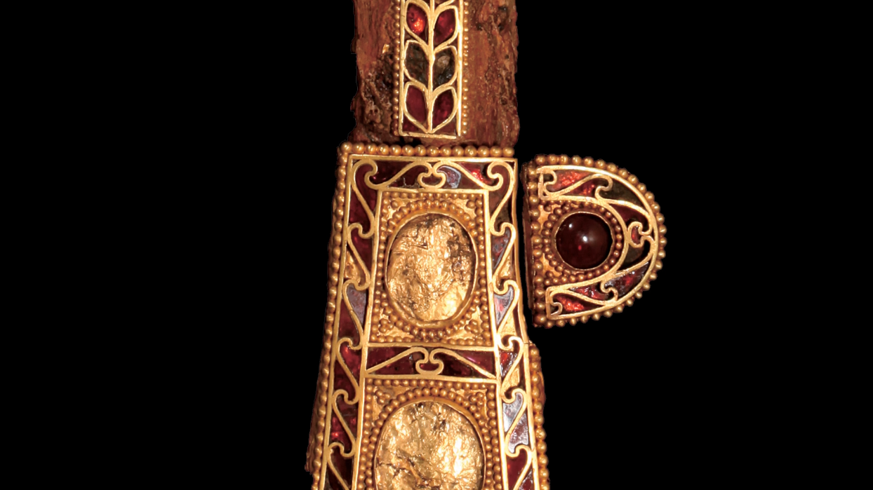 눈부신 황금의 나라, 신라- 유물관찰(보석으로 장식된 검(보물 635호))